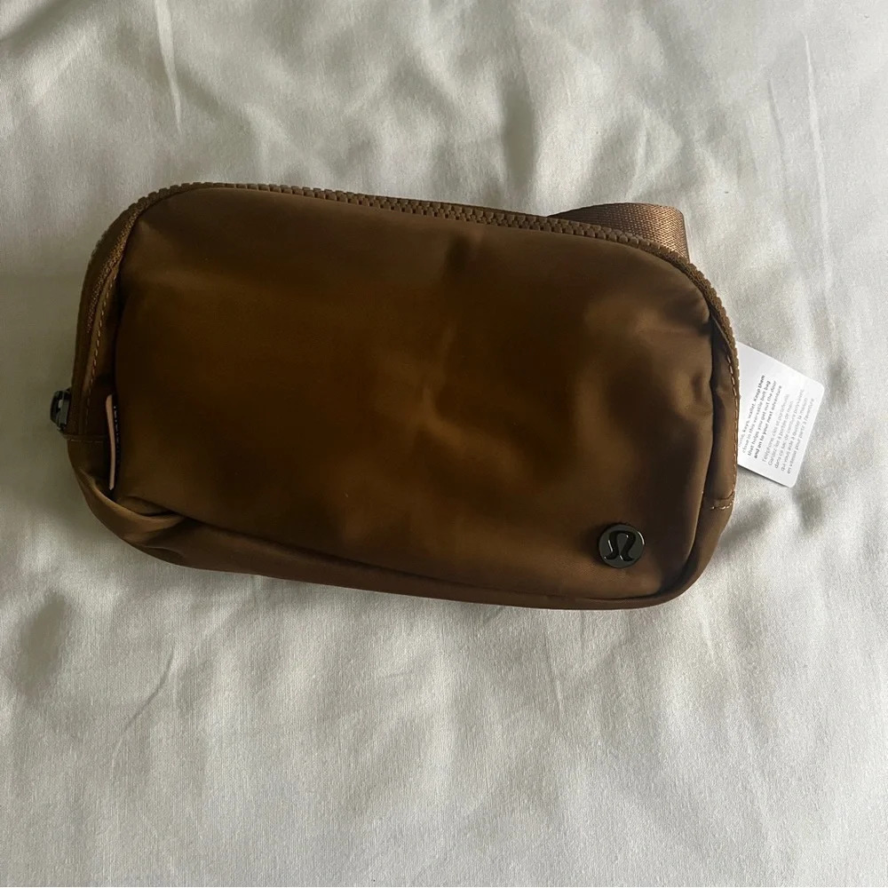 🆕 Lululemon Everywhere Belt Bag - Burnt Caramel
